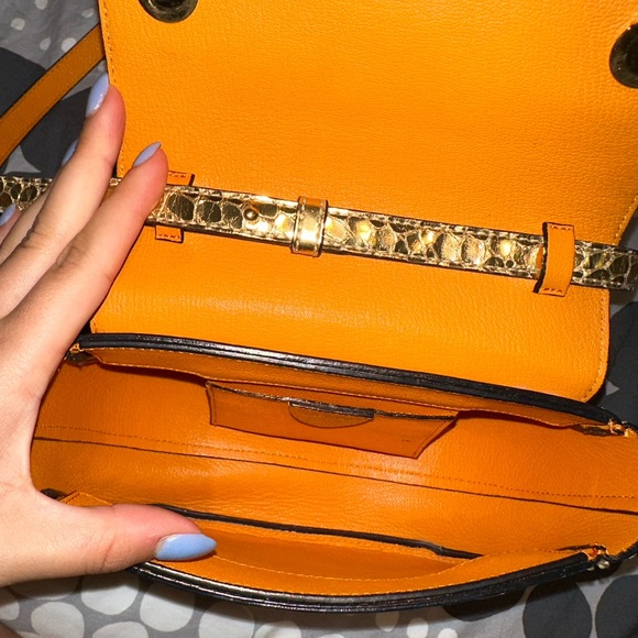 MARC JACOBS GOLD CROCODILE CROSSBODY BAG - Picture 6 of 12